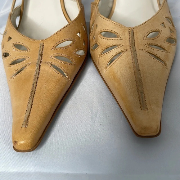 ANDREA COLLECTION Pointed Toe  Kitten Heel Pumps Nude Tan Leather Cut Outs 6.5 - Picture 7 of 12
